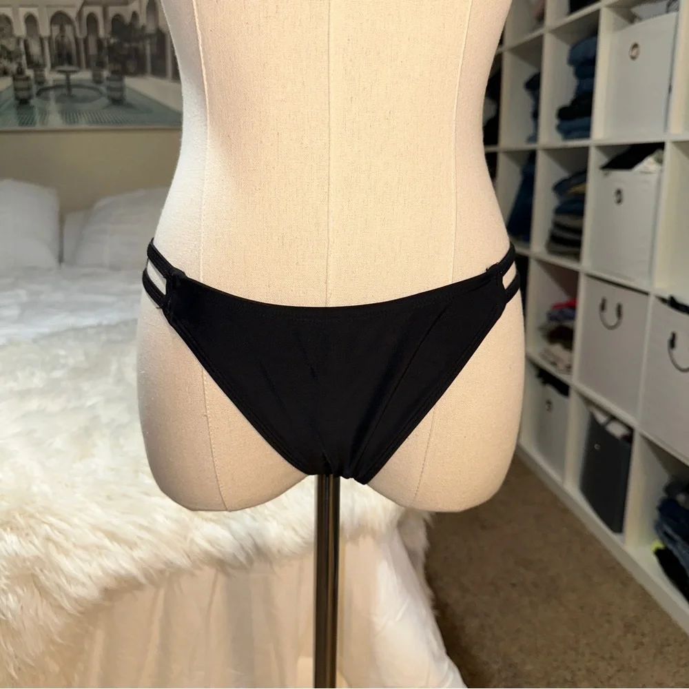 Xhilaration | Strappy Cutout Bikini Bottoms Ruched Back Black Low Mid Rise M